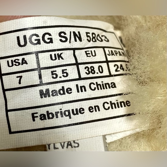 Ugg Pre-Owned Women's Bailey Button I| Sand Boots size 7 - Picture 7 of 9